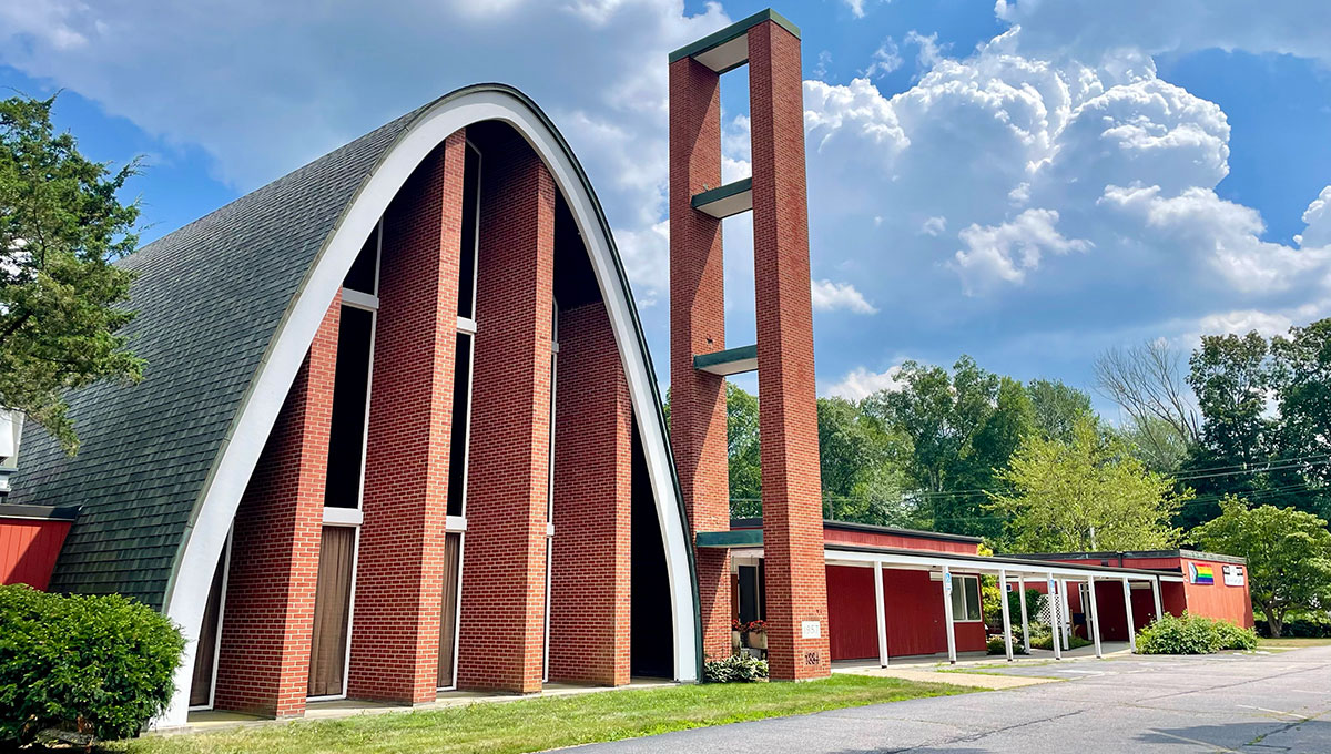 MUUC-building-07-25-2025 Photo of Murray UU Church on a summer day. (D. Laferriere photo)